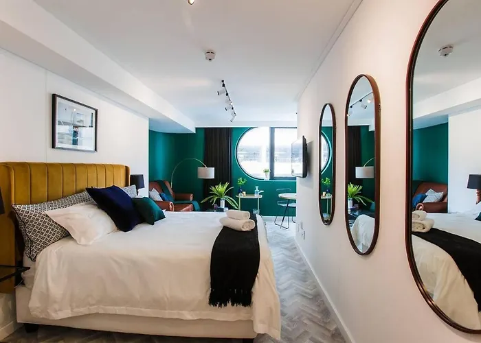 Opulent Gem City Centre Getaway