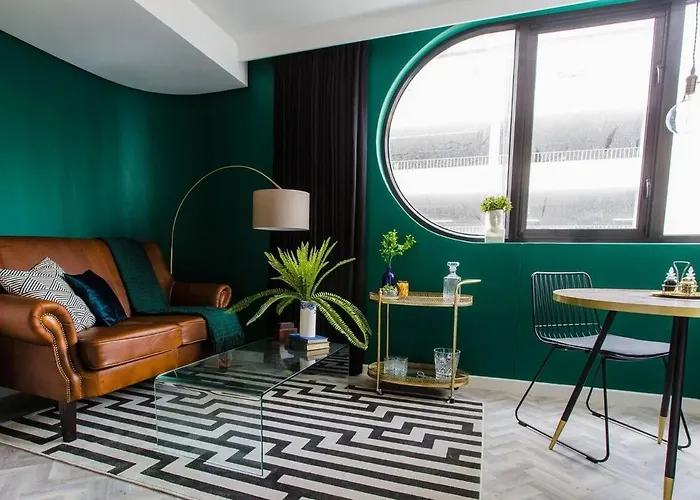 Opulent Gem City Centre Getaway