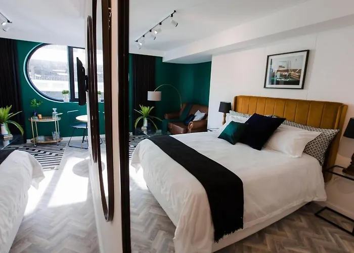 Opulent Gem City Centre Getaway