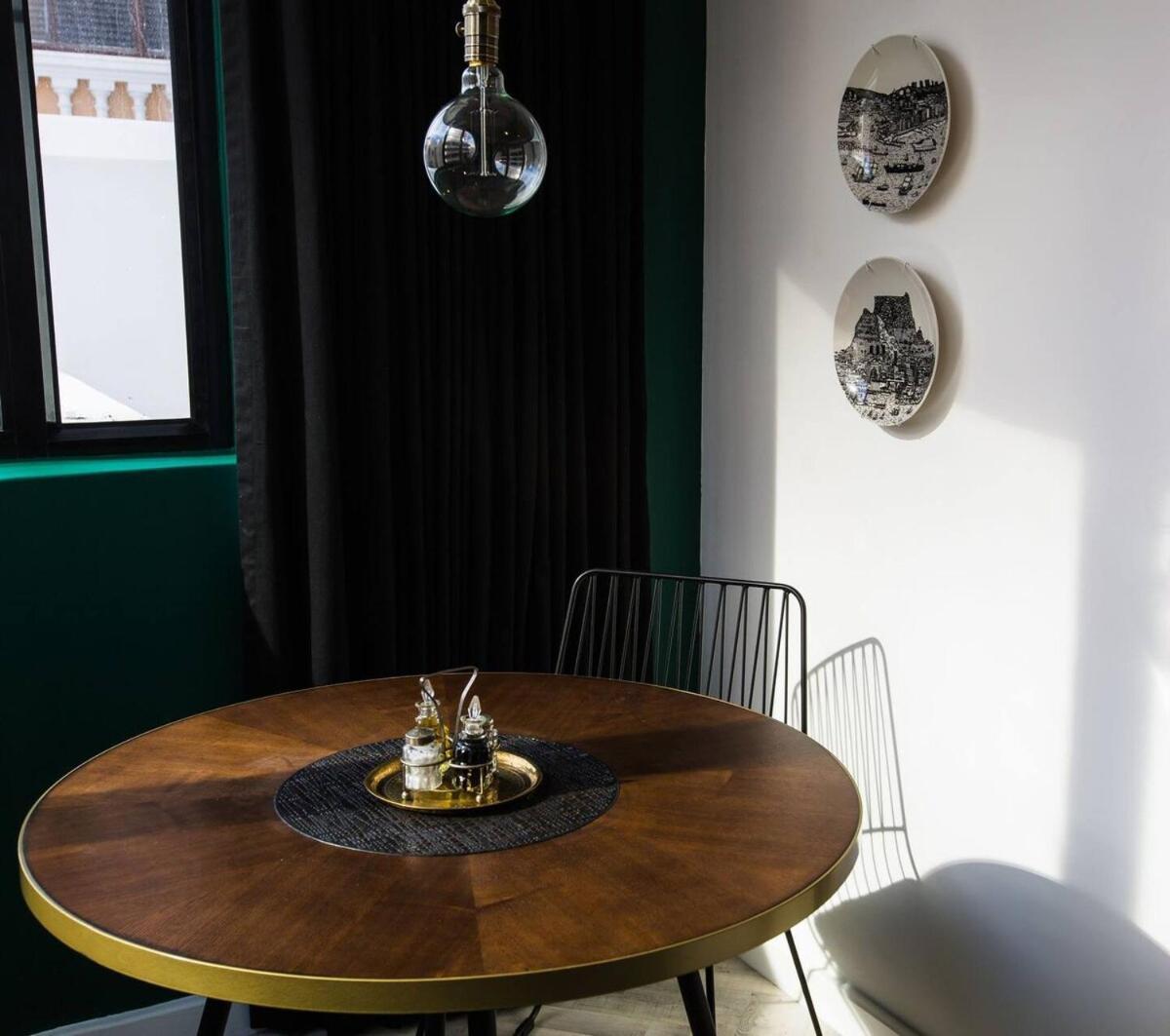 Opulent Gem Centre Getaway