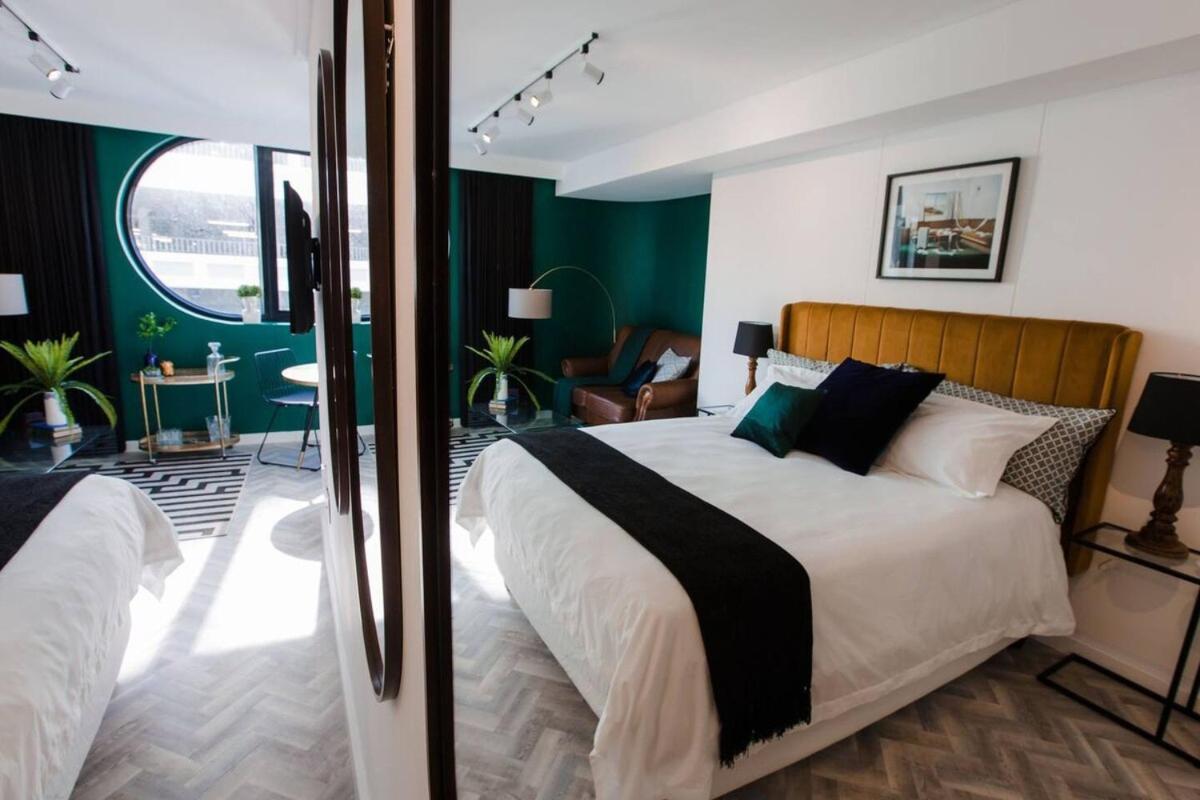 Opulent Gem Centre Getaway Apartment